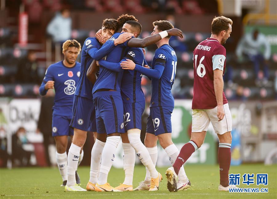 足球迷们对 足球迷们对