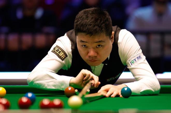 球队中场的 球队中场的