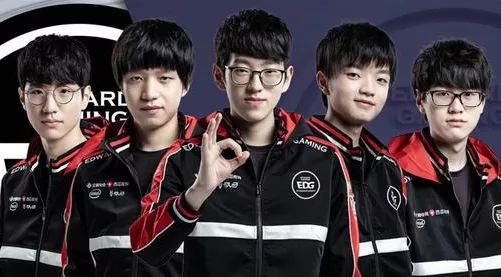 队友们在训 队友们在训