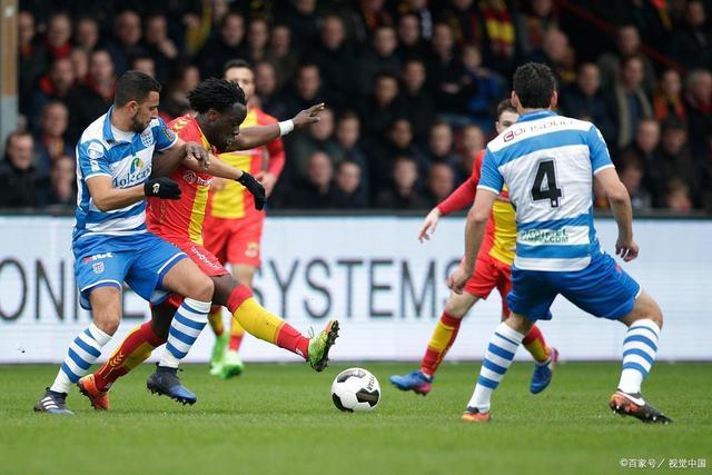 的球员手里 的球员手里